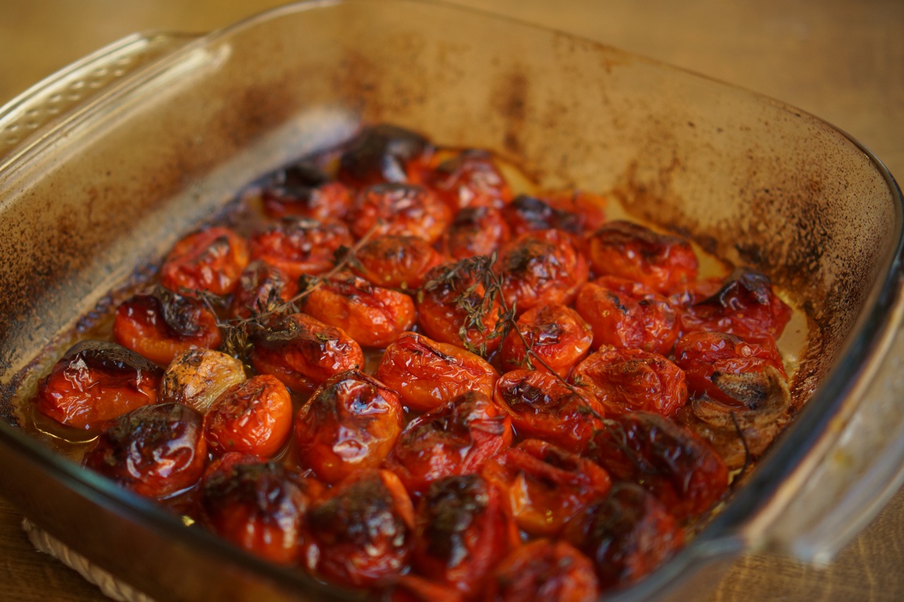 עגבניות שרי צלויות - בלוג האוכל של מירב גביש